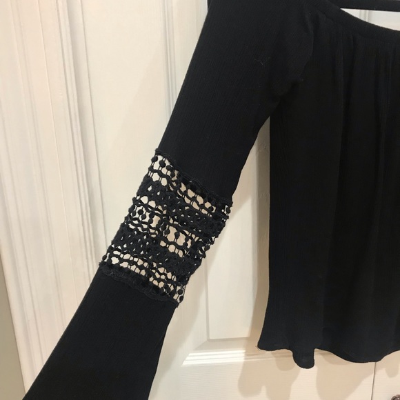 Heart & Hips Black Off The Shoulder Top - Picture 3 of 3